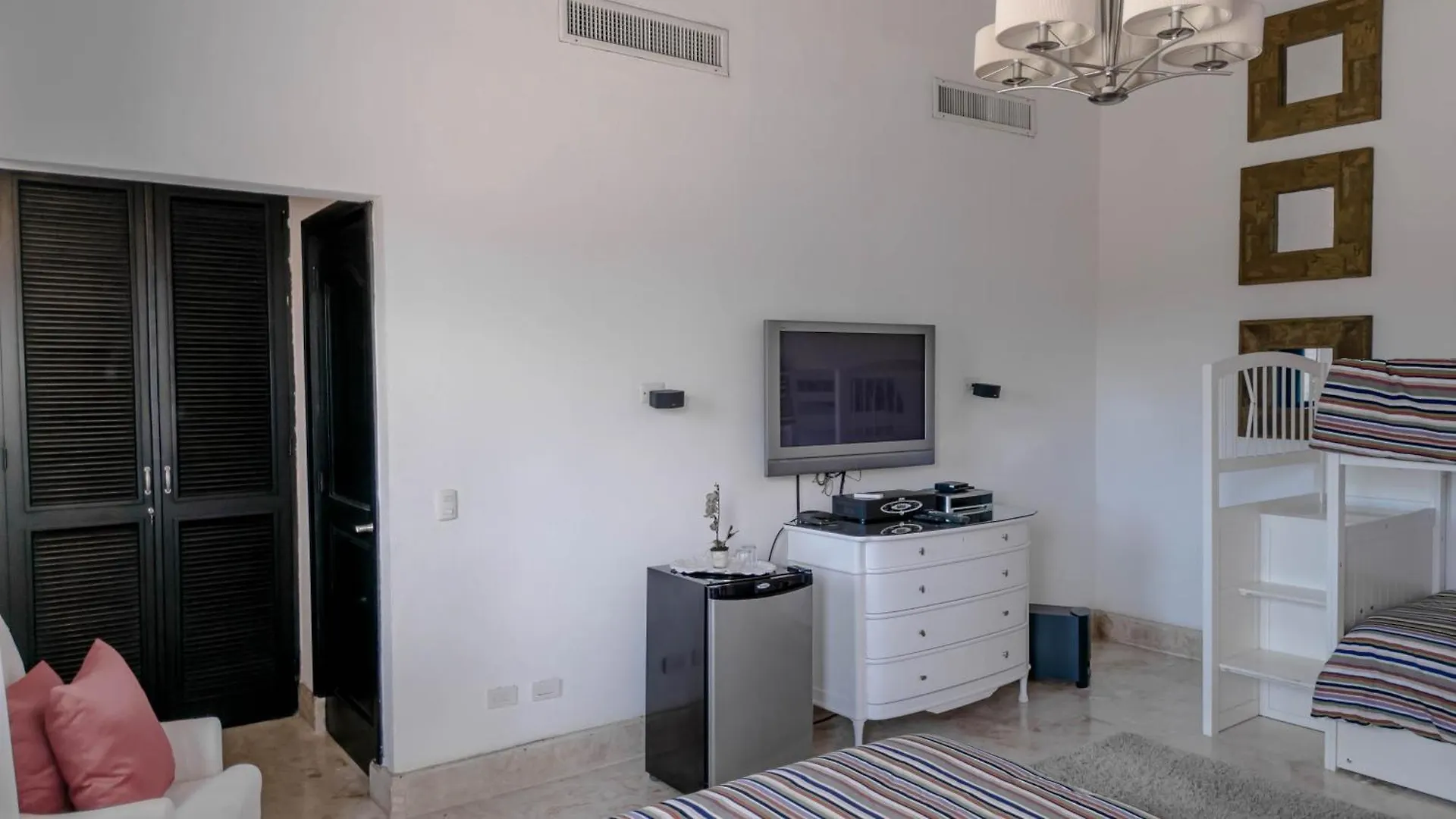 Casa De Campo 4-Br Retreat: Pool, Jacuzzi, Sauna, Chef & Maid لا رومانا